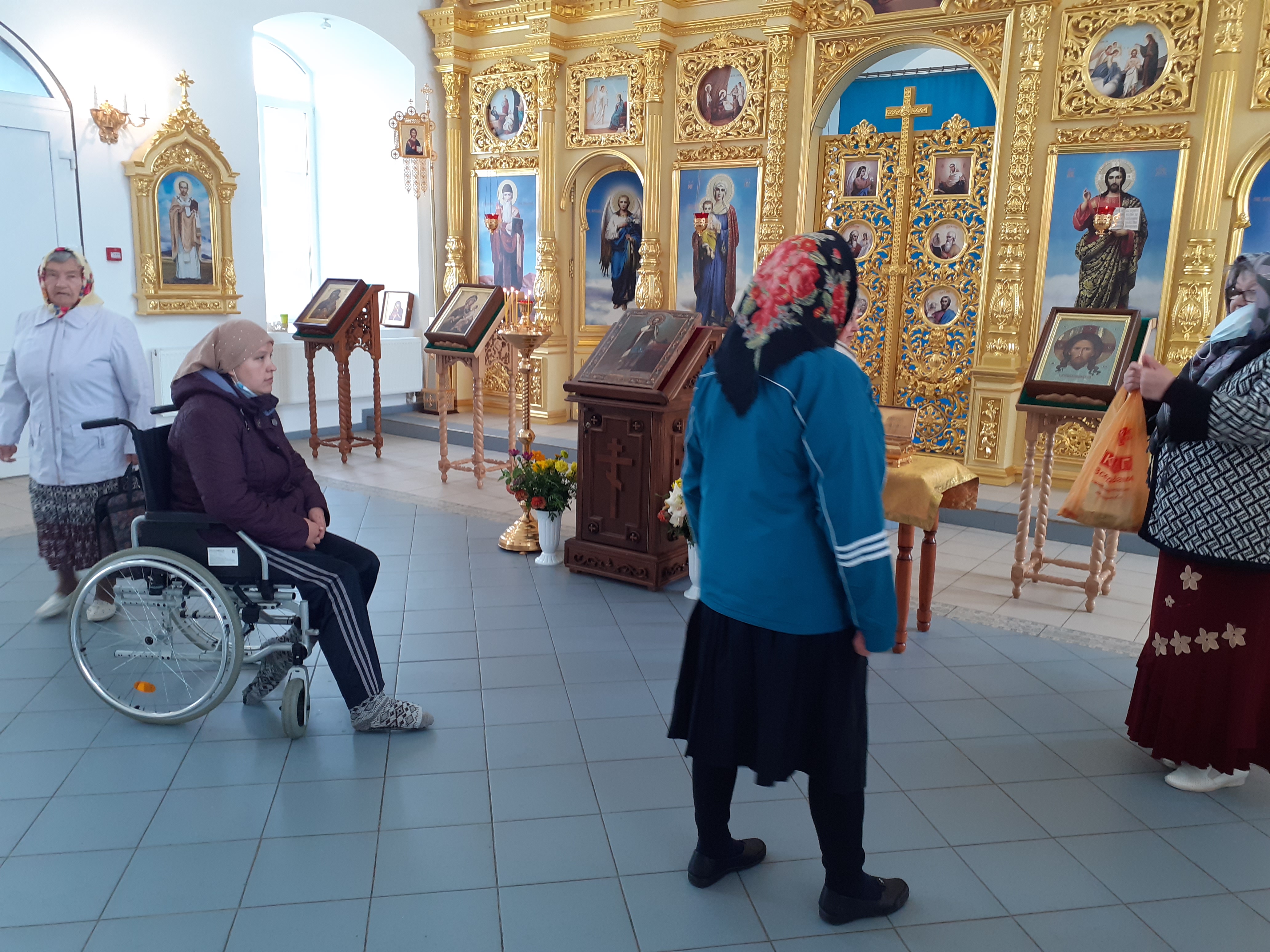 В деревню Болшево, в Церковь Покрова Пресвятой Богородицы, привезли  драгоценный ковчег с частицей мощей святого князя Александра Невского.